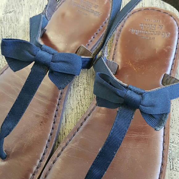 Abercrombie & Fitch Navy Bow flip flop sandals 10 - Picture 1 of 8